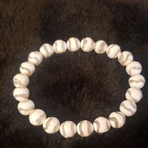 Sarda, New- Hand made zebra cream painted agate beaded Bracelet